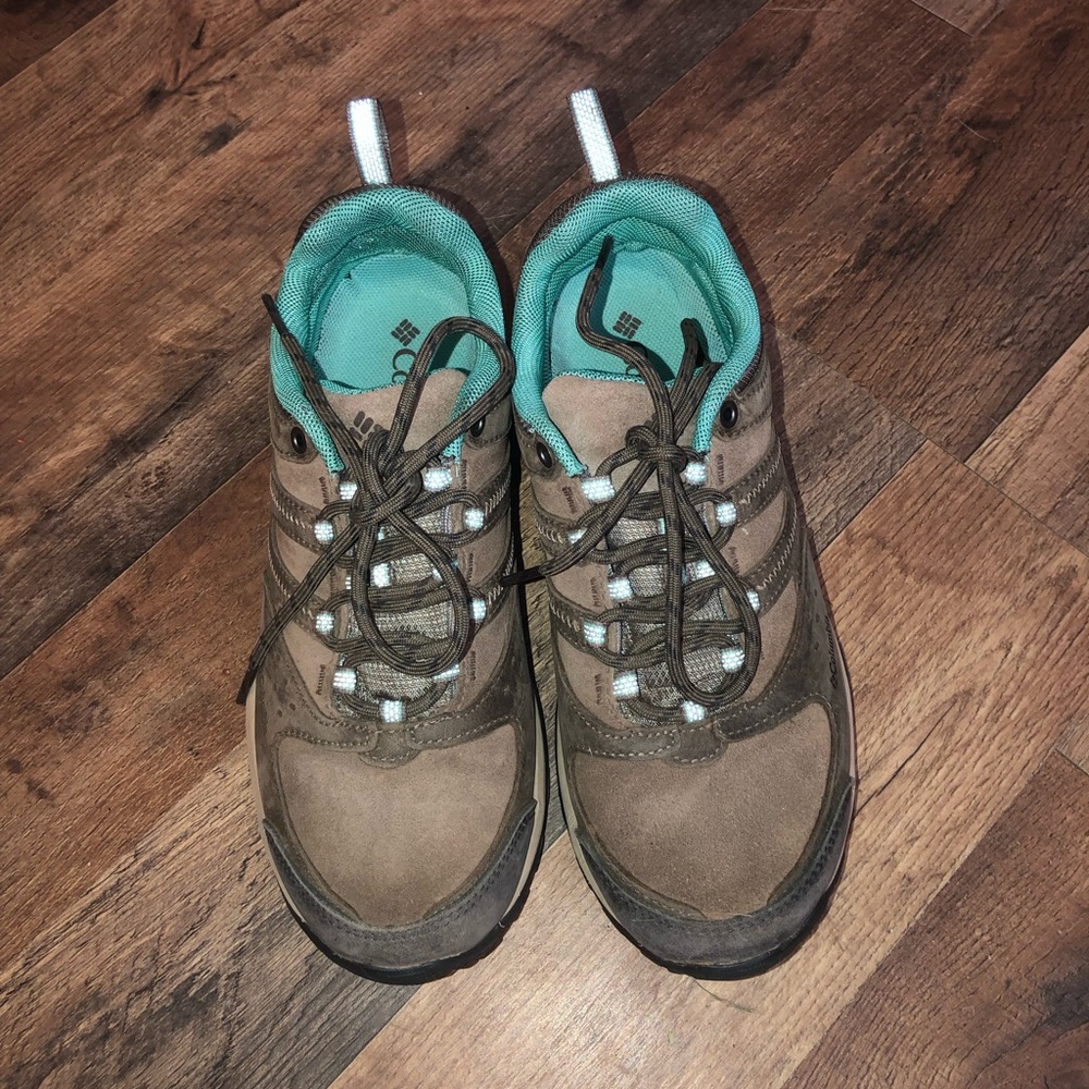 columbia techlite hiking shoes